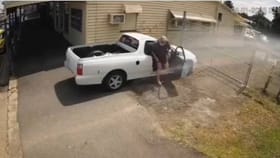 ಗೇಟ್ ತೆಗೆಯಲು ಬಾರದಂತೆ ವಾಹನ ಪಾರ್ಕ್​ ಮಾಡ್ತಿದ್ದಾರಾ ಈ ಟ್ರಿಕ್ ನೋಡಿ