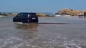 ಗೋವಾ ಬೀಚ್​​ನಲ್ಲಿ ಕಾರು ತೊಳೆಯಲು ಹೋದ ಯುವಕರು, ಆಮೇಲೇನಾಯ್ತು?