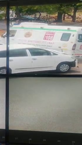 ಕಾರು ಗುದ್ದಿದ ರಭಸಕ್ಕೆ ಆ್ಯಂಬುಲೆನ್ಸ್ ಹೇಗೆ ಪಲ್ಟಿಯಾಯ್ತು ನೋಡಿ!