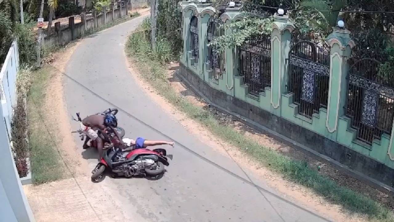 Video: ಚಿನ್ನದ ಸರ ಕಸಿದು ಪರಾರಿಯಾಗಲು ಯತ್ನಿಸಿದ ಕಳ್ಳ; ಬೈಕ್ ಸ್ಟಾರ್ಟ್ ಆಗದೆ ಸ್ಥಳೀಯರ ಕೈಗೆ ಸಿಕ್ಕಿಬಿದ್ದ ಖದೀಮ!