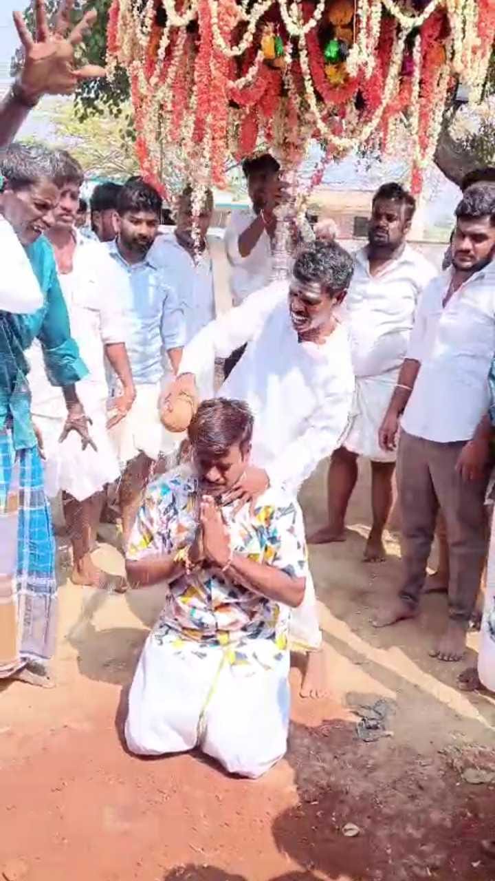 ತಲೆಗೆ‌ ತೆಂಗಿನಕಾಯಿ ಹೊಡೆಸಿಕೊಂಡು ದೇವರ ಸೇವೆ!