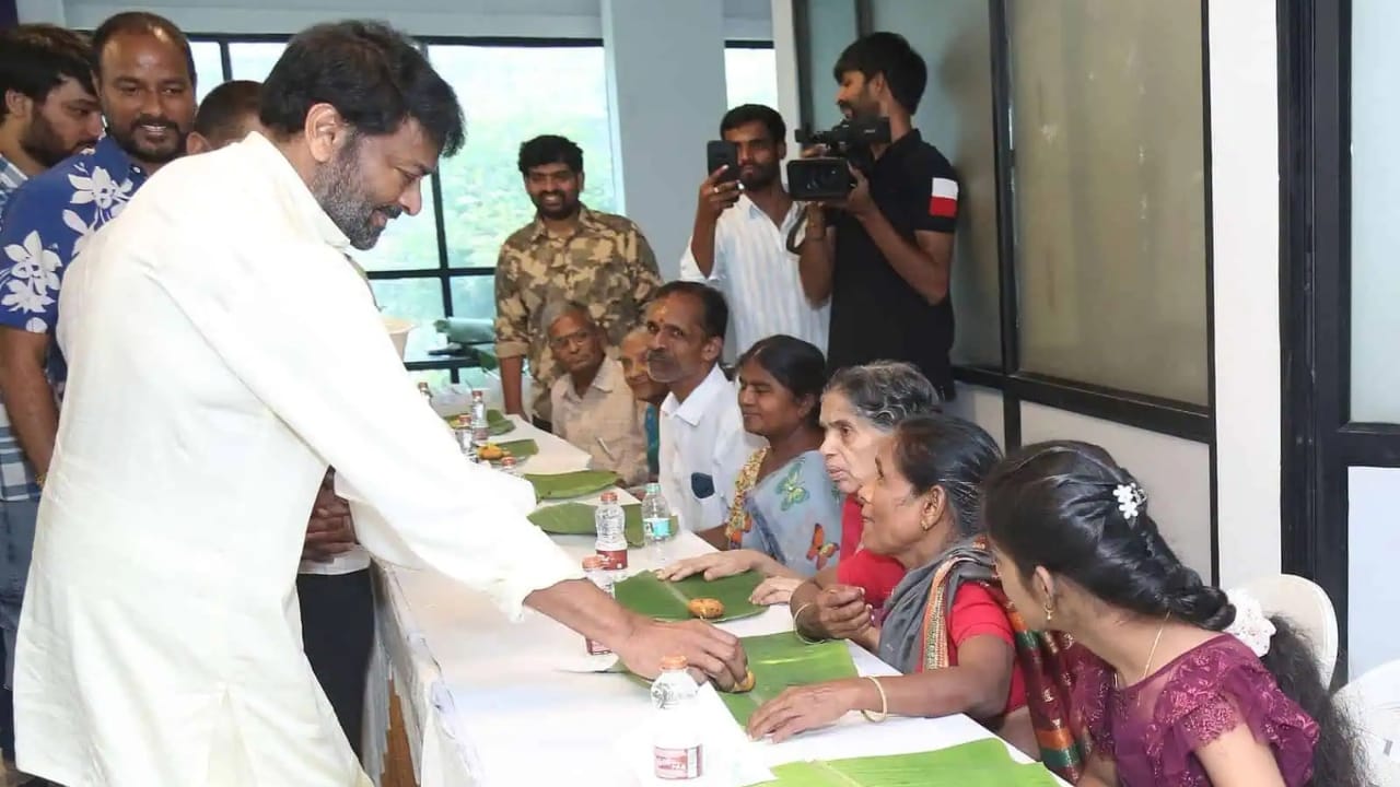 ಮಗ ರಾಮ್ ಚರಣ್ ಹುಟ್ಟುಹಬ್ಬಕ್ಕೆ ಹತ್ತು ಲಕ್ಷ ದೇಣಿಗೆ ಕೊಟ್ಟ ಮೆಗಾಸ್ಟಾರ್ ಚಿರಂಜೀವಿ