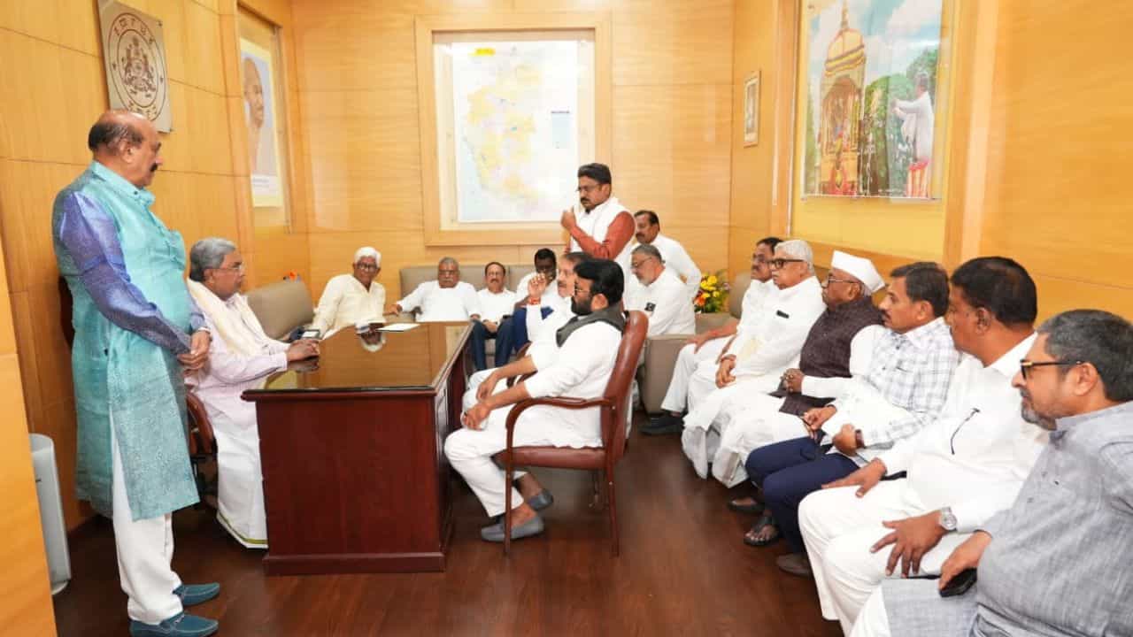 ಬಜೆಟ್​​ ಅಧಿವೆಶನದ ನಡುವೆ ಮಹತ್ವದ ಬೆಳವಣಿಗೆ: ದೀಢೀರ್​​ ಸಿಎಂ ಭೇಟಿಯಾಗಿದ್ದೇಕೆ ಕಾಂಗ್ರೆಸ್​​ನ ಹಿರಿಯ ಶಾಸಕರ ತಂಡ?