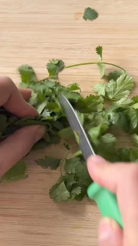 ಕೊತ್ತಂಬರಿ ಸೊಪ್ಪು ಹಾಳಾಗದಂತೆ ತಡೆಯಲು ಸಿಂಪಲ್ ಟ್ರಿಕ್