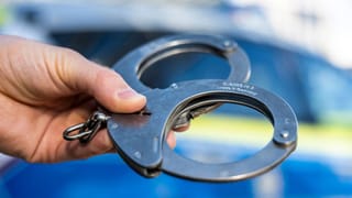 ಪ್ರೇಮ ಪ್ರಕರಣದ ರಾಜಿ ಪಂಚಾಯಿತಿ ವೇಳೆ ಹರಿದ ನೆತ್ತರು: ಸ್ಥಳೀಯ ಪ್ರಭಾವಿ ಮುಖಂಡ ಸೇರಿ ಮೂವರಿಗೆ ಚಾಕು ಇರಿತ