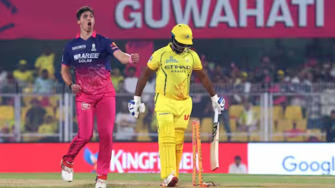 ಗುವಾಹಟಿಯಲ್ಲಿ ನಡೆಯುತ್ತಿರುವ ಈ ಪಂದ್ಯದಲ್ಲಿ ಟಾಸ್ ಸೋತು ಮೊದಲು ಬ್ಯಾಟಿಂಗ್‌ ಮಾಡುತ್ತಿರುವ ಸಿಎಸ್​ಕೆ ಪವರ್‌ಪ್ಲೇನಲ್ಲಿಯೇ ಪ್ರಮುಖ 4 ವಿಕೆಟ್‌ಗಳನ್ನು ಕಳೆದುಕೊಂಡು ಕೇವಲ 41 ರನ್ ಕಲೆಹಾಕಿದೆ. ಇದು ತಂಡವನ್ನು ಆರಂಭದಲ್ಲೇ ಒತ್ತಡಕ್ಕೆ ಸಿಲುಕಿಸಿದೆ.