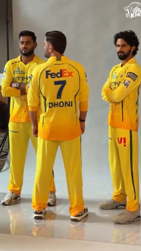 ಧೋನಿ ಜೊತೆ ಯಂಗ್​ಸ್ಟರ್​ಗಳ ಫೋಟೋಶೂಟ್