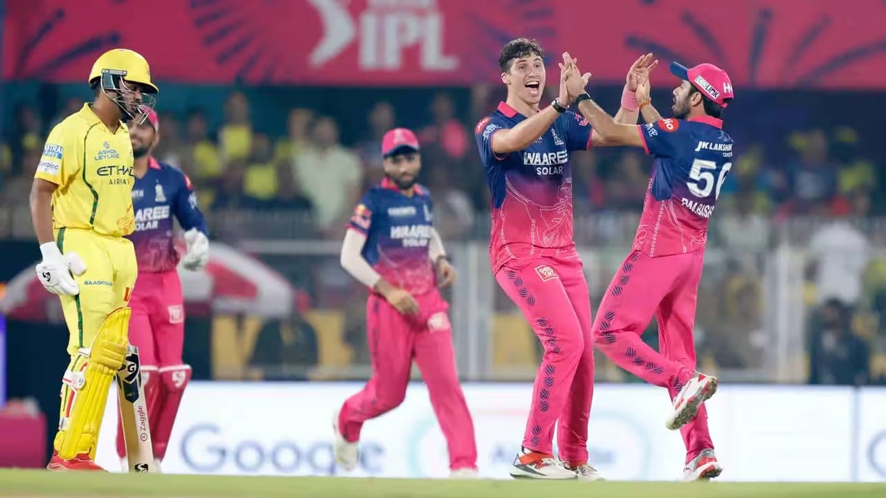 ಅಂದರೆ ರಾಜಸ್ಥಾನ್ ರಾಯಲ್ಸ್ ತಂಡವು ಬರೋಬ್ಬರಿ 47 ಎಸೆತಗಳನ್ನು ಬಾಕಿಯಿರಿಸಿ ಪಂದ್ಯವನ್ನು ಗೆದ್ದುಕೊಂಡಿದ್ದಾರೆ. ವಿಶೇಷ ಎಂದರೆ ಐಪಿಎಲ್ ಇತಿಹಾಸದಲ್ಲೇ ಚೆನ್ನೈ ಸೂಪರ್ ಕಿಂಗ್ಸ್ ತಂಡವು ತನ್ನ ಮೊದಲ ಪಂದ್ಯದಲ್ಲಿ ಒಮ್ಮೆಯೂ ಇಷ್ಟೊಂದು ಬಾಲ್​​ಗಳ ಅಂತರದಿಂದ ಸೋತಿರಲಿಲ್ಲ.