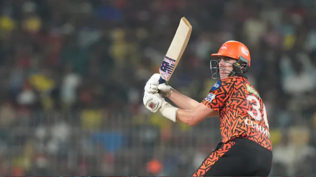 ಪಟ್ಟಿಯಲ್ಲಿರುವ ಕೊನೆಯ ಬ್ಯಾಟ್ಸ್‌ಮನ್ ಸನ್‌ರೈಸರ್ಸ್ ಹೈದರಾಬಾದ್ ನಾಯಕ ಪ್ಯಾಟ್ ಕಮ್ಮಿನ್ಸ್. ವಾಸ್ತವವಾಗಿ ಕಮ್ಮಿನ್ಸ್ ಬೌಲರ್ ಆಗಿದ್ದರೂ, ಅವರು ಬುಮ್ರಾ ವಿರುದ್ಧ 34 ಎಸೆತಗಳಲ್ಲಿ ಐದು ಸಿಕ್ಸರ್‌ಗಳು ಸೇರಿದಂತೆ 54 ರನ್‌ ಬಾರಿಸಿದ್ದಾರೆ.
