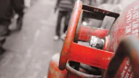 ಸಿಲಿಂಡರ್​​ ಸಮಸ್ಯೆ: ಹೋಟೆಲ್​​ಗಳನ್ನೇ ಮಾರಲು ಮುಂದಾದ ಮಾಲೀಕರು!