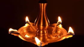 ದೇವರ ಮುಂದೆ ದೀಪ ಹಚ್ಚುವಾಗ ಈ ತಪ್ಪು ಮಾಡಲೇಬೇಡಿ; ವಾಸ್ತು ಸಲಹೆ ಇಲ್ಲಿದೆ