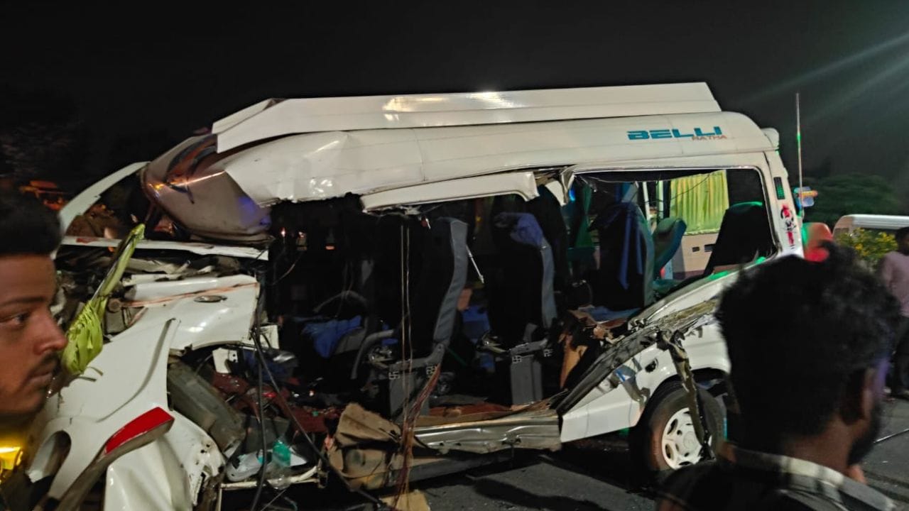 ಮಧ್ಯರಾತ್ರಿ ಜವರಾಯನ ಅಟ್ಟಹಾಸ: ಕಾಶಿಗೆಂದು ಹೊರಟಿದ್ದ ಮೂವರು ಮಹಿಳೆಯರು ಭೀಕರ ಅಪಘಾತಕ್ಕೆ ಬಲಿ