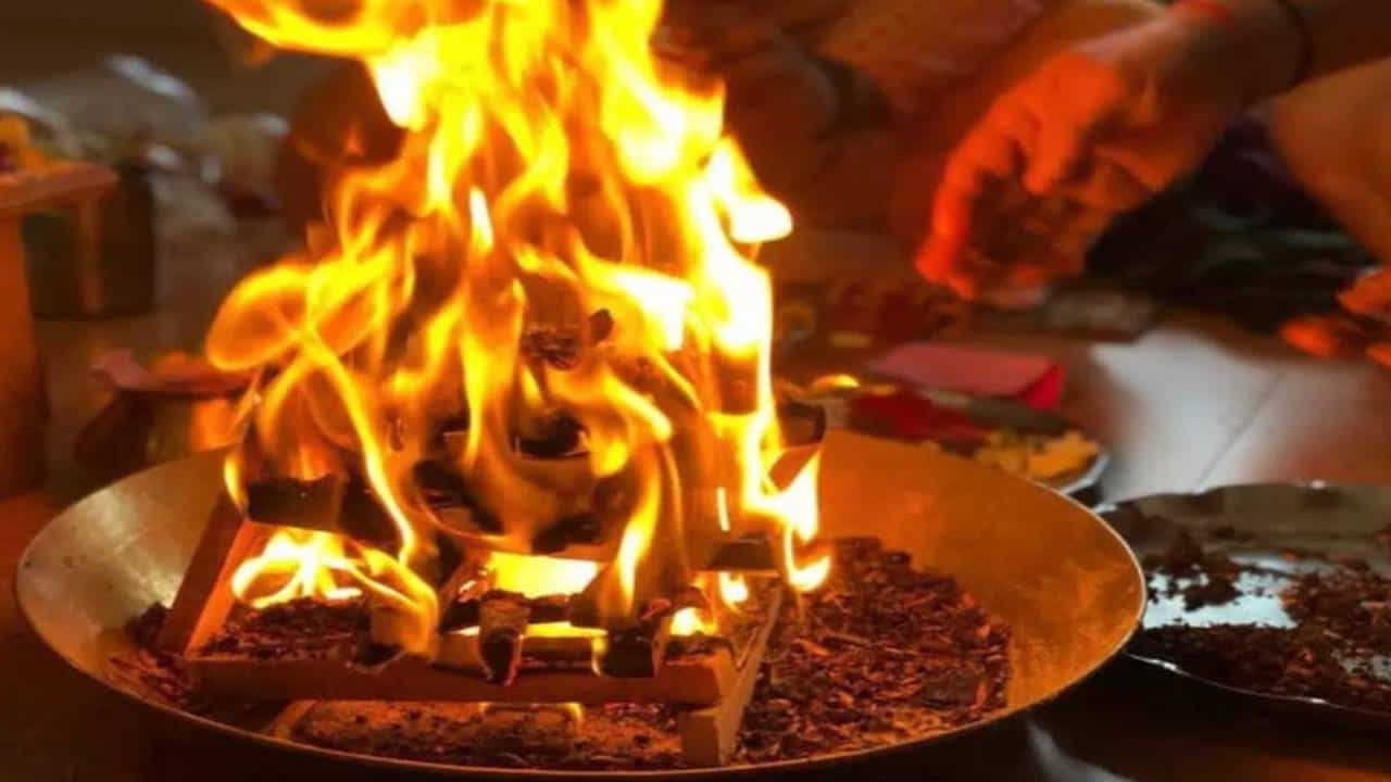 Devotion and Destiny: ಪೂಜೆ ಪುನಸ್ಕಾರ ಮಾಡುವುದರಿಂದ ನಿಜವಾಗಿಯೂ ಕಷ್ಟಗಳಿಂದ ಮುಕ್ತಿ ಸಿಗುತ್ತಾ? Devotion and Destiny: ಪೂಜೆ ಪುನಸ್ಕಾರ ಮಾಡುವುದರಿಂದ ನಿಜವಾಗಿಯೂ ಕಷ್ಟಗಳಿಂದ ಮುಕ್ತಿ ಸಿಗುತ್ತಾ?