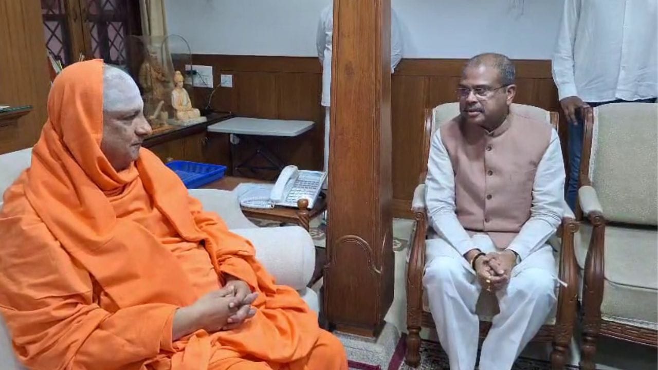 ಕೇಂದ್ರ ಸಚಿವ ಧರ್ಮೇಂದ್ರ ಪ್ರಧಾನ್ ಅವರಿಂದ ಸುತ್ತೂರು ಮಠಕ್ಕೆ ಭೇಟಿ: ಮಠದ ಶೈಕ್ಷಣಿಕ ಕೊಡುಗೆಗಳಿಗೆ ಒತ್ತು