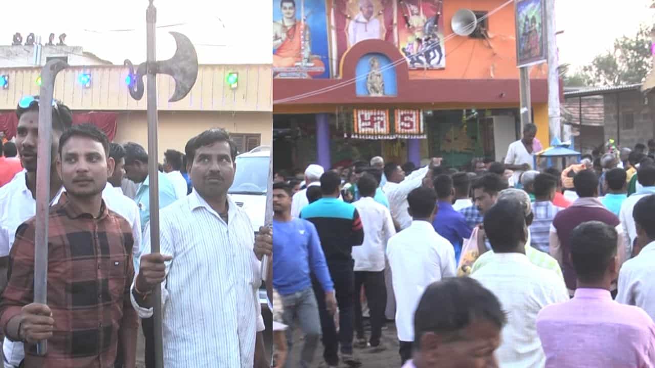 ಈ ಊರಲ್ಲಿ ಹೋಳಿ ಆಚರಣೆ ಫುಲ್​​ ಡಿಫರೆಂಟ್​​: ಕತ್ತಿ ಹಿಡಿದು ಕಾಮಣ್ಣನ ಕಾಯುತ್ತಾರೆ ಗ್ರಾಮಸ್ಥರು!