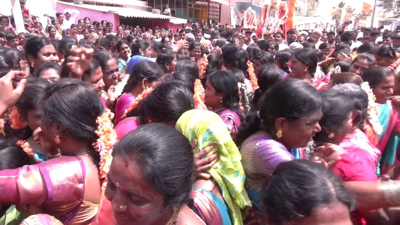 ಒಟ್ಟಾರೆಯಾಗಿ ಚಿತ್ರದುರ್ಗದ ಸಿಎನ್ ಮಾಳಿಗೆ ಗ್ರಾಮದಲ್ಲಿ 3 ದಿನ ಕಾಲ ನಡೆದ ಅಹೋಬಲ ನರಸಿಂಹಸ್ವಾಮಿ ಉತ್ಸವಕ್ಕೆ ತೆರೆ ಬಿದ್ದಿದೆ. ಈ ಅಪರೂಪದ ಆಚರಣೆಯ ಮೂಲಕ ಬಾಂಧ್ಯವಗಳು ಮತ್ತಷ್ಟು ಗಟ್ಟಿಗೊಳ್ಳುತ್ತವೆ ಎಂಬುದು ಜನರ ನಂಬಿಕೆ ಆಗಿದೆ. ಒಟ್ಟಿನಲ್ಲಿ ಬುಡಕಟ್ಟು ಸಂಸ್ಕೃತಿಯ ಡಿಕ್ಕಿ ಹಬ್ಬ ಆಚರಿಸಿ ಅತ್ತಿಗೆ-ನಾದಿನಿಯರು ಖುಷಿಪಟ್ಟಿದ್ದಾರೆ.