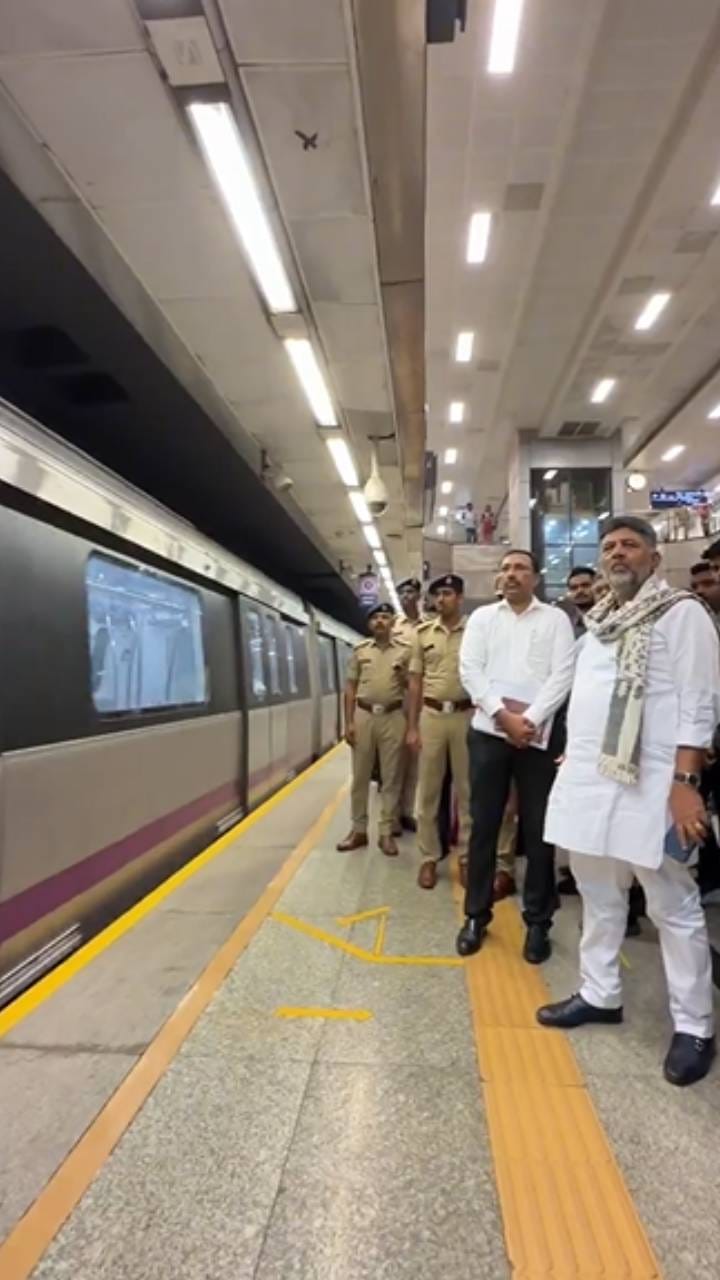 ಮೆಟ್ರೋದಲ್ಲಿ ಪ್ರಯಾಣಿಸಿದ ಡಿಸಿಎಂ ಡಿಕೆ ಶಿವಕುಮಾರ್