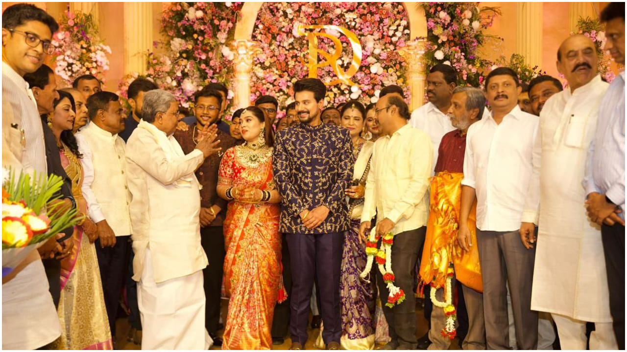 ದುಷ್ಯಂತ್ ಅವರು ಗುಬ್ಬಿ ಕ್ಷೇತ್ರದ ಶಾಸಕ ಎಸ್.ಆರ್. ಶ್ರೀನಿವಾಸ್ ಅವರ ಪುತ್ರ. ಹಾಗಾಗಿ ರಾಜಕೀಯ ಕ್ಷೇತ್ರದ ಹಲವರು ಈ ಮದುವೆಗೆ ಹಾಜರಿ ಹಾಕಿದ್ದಾರೆ. ಫೋಟೋಗಳು ವೈರಲ್ ಆಗಿವೆ.