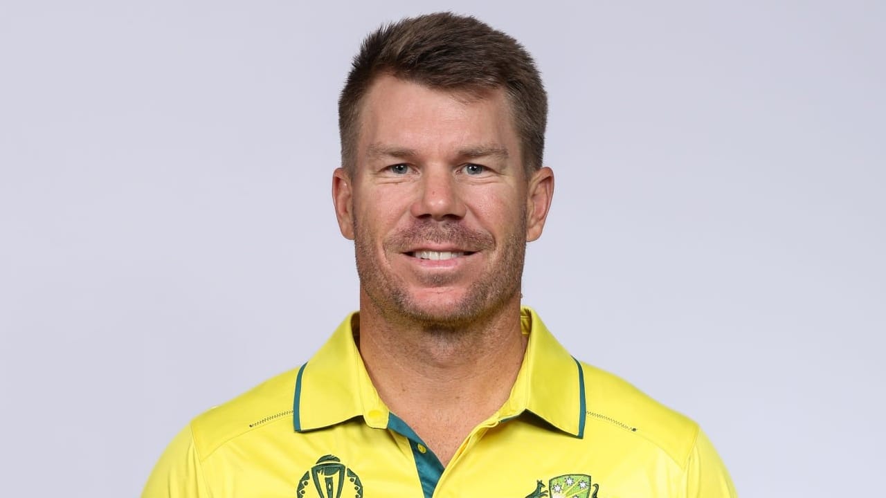 ಡೇವಿಡ್ ವಾರ್ನರ್: ಈ ಬಾರಿ ಕರಾಚಿ ಕಿಂಗ್ಸ್ ತಂಡವನ್ನು ಆಸ್ಟ್ರೇಲಿಯಾದ ಅನಿಭವಿ ಆಟಗಾರ ಡೇವಿಡ್ ವಾರ್ನರ್ ಮುನ್ನಡೆಸಲಿದ್ದಾರೆ. ಕಳೆದ ಬಾರಿ ಶಾನ್ ಮಸೂದ್ ತಂಡದ ನಾಯಕನಾಗಿ ಕಾಣಿಸಿಕೊಂಡಿದ್ದರು. ಆದರೆ ಈ ಬಾರಿ ಅವರ ಬದಲಿಗೆ ಅನುಭವಿ ಬ್ಯಾಟರ್ ಡೇವಿಡ್ ವಾರ್ನರ್ ಅವರಿಗೆ ಕರಾಚಿ ಕಿಂಗ್ಸ್ ತಂಡದ ನಾಯಕತ್ವ ನೀಡಲಾಗಿದೆ.