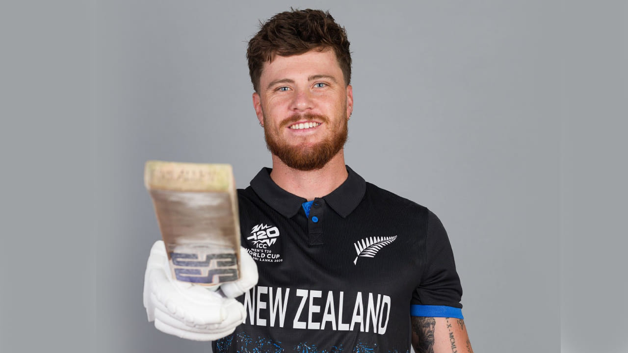 ಟಿ20 ವಿಶ್ವಕಪ್​ನ ಮೊದಲ ಸೆಮಿಫೈನಲ್​ ಪಂದ್ಯದಲ್ಲಿ ಸಿಡಿಲಬ್ಬರದ ಸೆಂಚುರಿ ಸಿಡಿಸಿ ನ್ಯೂಝಿಲೆಂಡ್ ದಾಂಡಿಗ ಫಿನ್ ಅಲೆನ್ (Finn Allen) ಹೊಸ ಇತಿಹಾಸ ನಿರ್ಮಿಸಿದ್ದಾರೆ. ಸೌತ್ ಆಫ್ರಿಕಾ ವಿರುದ್ಧ ಬಾರಿಸಿದ ಈ ಭರ್ಜರಿ ಶತಕದೊಂದಿಗೆ ಹಲವು ವಿಶ್ವ ದಾಖಲೆಗಳನ್ನು ಕೂಡ ನಿರ್ಮಿಸಿದ್ದಾರೆ. ಆ ಎಲ್ಲಾ ದಾಖಲೆಗಳ ಪಟ್ಟಿ ಈ ಕೆಳಗಿನಂತಿದೆ...