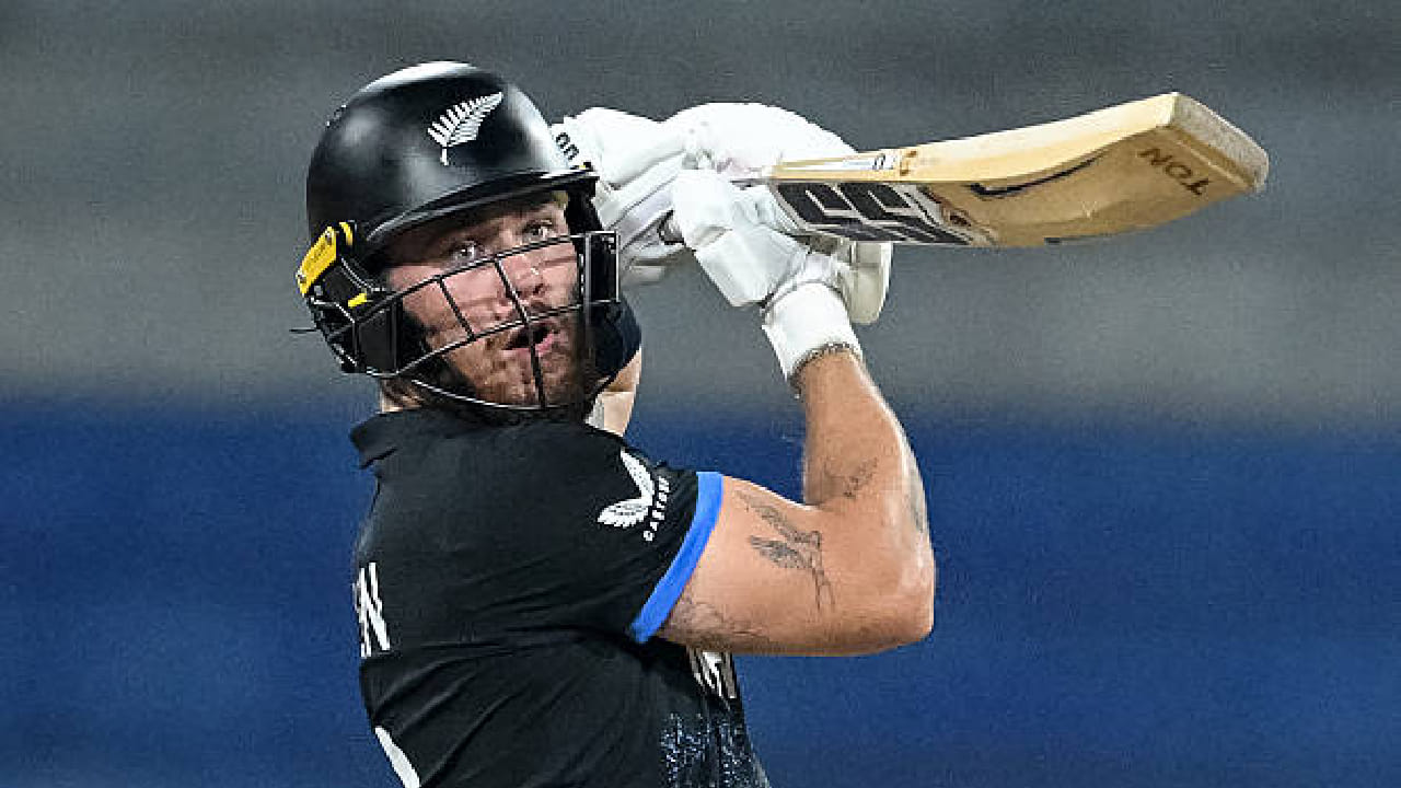 ಗರಿಷ್ಠ ಸ್ಕೋರರ್: ಟಿ20 ವಿಶ್ವಕಪ್ ಇತಿಹಾಸದಲ್ಲೇ ನಾಕೌಟ್ ಪಂದ್ಯದಲ್ಲಿ ಸಿಕ್ಸ್​-ಫೋರ್​ಗಳ ಮೂಲಕವೇ ಗರಿಷ್ಠ ಸ್ಕೋರ್​ ಕಲೆಹಾಕಿದ ವಿಶ್ವ ದಾಖಲೆ ಕೂಡ ಫಿನ್ ಅಲೆನ್ ಪಾಲಾಗಿದೆ. ಈ ಪಂದ್ಯದಲ್ಲಿ 10 ಫೋರ್ ಹಾಗೂ 8 ಸಿಕ್ಸರ್​​ನೊಂದಿಗೆ ಅಲೆನ್ ಬರೋಬ್ಬರಿ 88 ರನ್ ಚಚ್ಚುವ ಮೂಲಕ ಈ ಭರ್ಜರಿ ದಾಖಲೆ ನಿರ್ಮಿಸಿದ್ದಾರೆ.