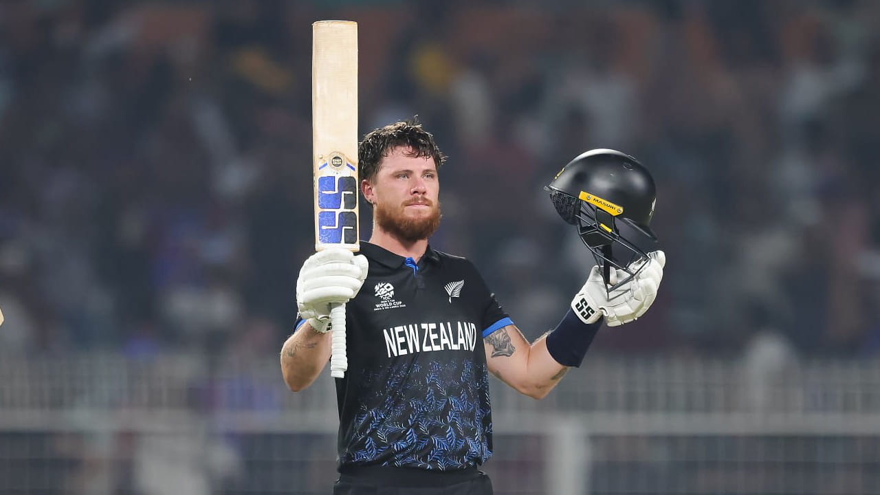 
 ಅತಿ ವೇಗದ ಶತಕ: ಟಿ20 ವಿಶ್ವಕಪ್​ ಇತಿಹಾಸದಲ್ಲೇ ಅತೀ ವೇಗದ ಶತಕದ ಸಿಡಿಸಿದ ದಾಖಲೆ ಫಿನ್ ಅಲೆನ್ ಪಾಲಾಗಿದೆ. ಇದಕ್ಕೂ ಮುನ್ನ ಈ ದಾಖಲೆ ಕ್ರಿಸ್ ಗೇಲ್ (47 ಎಸೆತ) ಹೆಸರಿನಲ್ಲಿತ್ತು. ಇದೀಗ ಕೇವಲ 33 ಎಸೆತಗಳಲ್ಲಿ ಶತಕ ಪೂರೈಸಿ ಅಲೆನ್ ವಿಶ್ವ ದಾಖಲೆಯನ್ನು ತಮ್ಮದಾಗಿಸಿಕೊಂಡಿದ್ದಾರೆ.