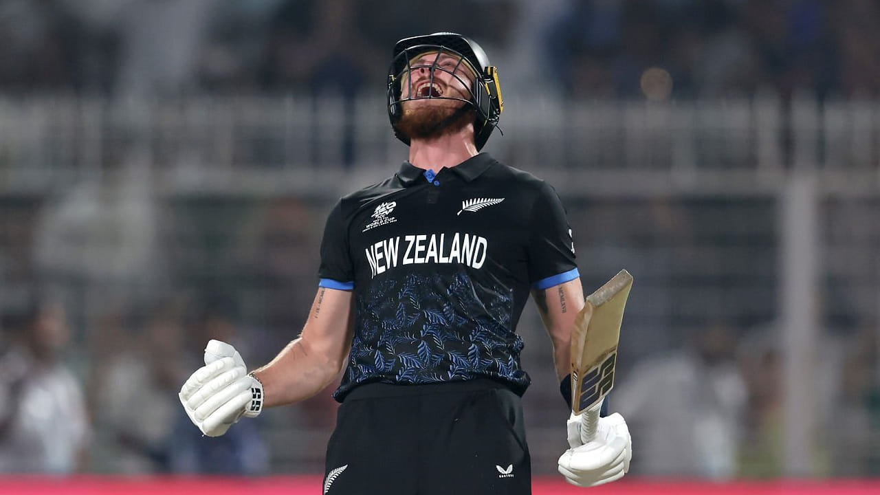 ಮೊದಲ ಶತಕ: ಟಿ20 ವಿಶ್ವಕಪ್ ಇತಿಹಾಸದಲ್ಲಿ ಸೆಮಿಫೈನಲ್​ನಲ್ಲಿ ಶತಕ ಬಾರಿಸಿದ ವಿಶ್ವದ ಮೊದಲ ಬ್ಯಾಟರ್ ಎಂಬ ಹೆಗ್ಗಳಿಕೆಗೂ ಫಿನ್ ಅಲೆನ್ ಪಾತ್ರರಾಗಿದ್ದಾರೆ.