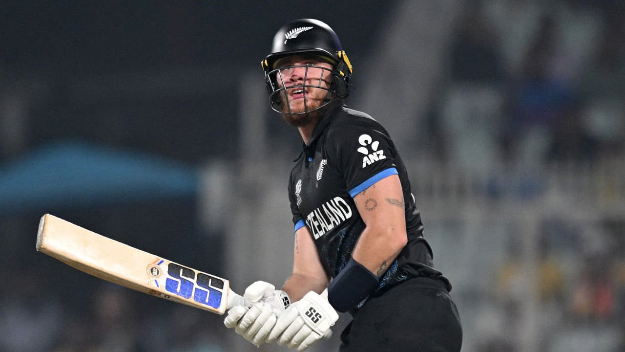 ಬೌಂಡರಿಗಳ ದಾಖಲೆ: ಈ ಪಂದ್ಯದಲ್ಲಿ ಫಿನ್ ಅಲೆನ್ ಒಟ್ಟು 18 ಬೌಂಡರಿಗಳನ್ನು (10 ಫೋರ್ ಮತ್ತು 8 ಸಿಕ್ಸರ್‌ಗಳು) ಬಾರಿಸಿದ್ದರು. ಈ ಮೂಲಕ ಟಿ20 ವಿಶ್ವಕಪ್​ ಇನಿಂಗ್ಸ್​ನಲ್ಲಿ ಅತ್ಯಧಿಕ ಬೌಂಡರಿಗಳನ್ನು ಬಾರಿಸಿದ  ಬ್ರೆಂಡನ್ ಮೆಕಲಮ್ (18) ಅವರ ವಿಶ್ವ ದಾಖಲೆಯನ್ನು ಸರಿಗಟ್ಟಿದ್ದಾರೆ.