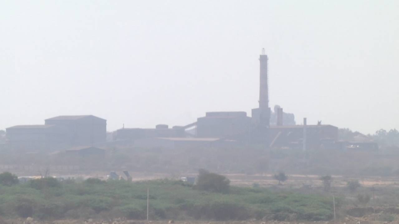 ಕೊನೆಗೂ ಕೊಪ್ಪಳ ಜನರ ಆಕ್ರೋಶಕ್ಕೆ ಮಣಿದ ಜಿಲ್ಲಾಡಳಿತ: ಕಾರ್ಖಾನೆಗಳಿಗೆ ಬೀಗ ಫಿಕ್ಸ್