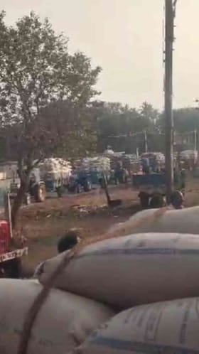 ರಾಗಿ ಮಾರಾಟಕ್ಕೆ ಕಿ.ಮೀ ಗಟ್ಟಲೇ ಕ್ಯೂ