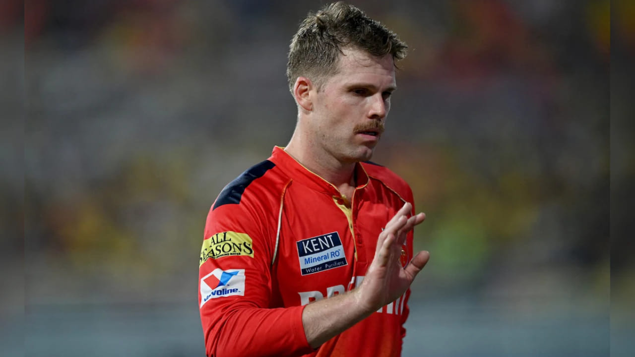 ಕಳೆದ ಆವೃತ್ತಿಯಿಂದ ಪಂಜಾಬ್ ಕಿಂಗ್ಸ್ ತಂಡದ ಪರ ಆಡುತ್ತಿರುವ ನ್ಯೂಜಿಲೆಂಡ್ ವೇಗಿ ಲಾಕಿ ಫರ್ಗುಸನ್, ಲೀಗ್​ನ ಆರಂಭಿಕ ಪಂದ್ಯಗಳಿಗೆ ಲಭ್ಯರಿಲ್ಲ ಎಂದು ವರದಿಯಾಗಿದೆ. ಫರ್ಗುಸನ್ ಅವರ ಮಡದಿ ಮಗುವಿಗೆ ಜನ್ಮ ನೀಡಿದ್ದಾರೆ. ಹೀಗಾಗಿ ಫರ್ಗುಸನ್ ತಮ್ಮ ಪತ್ನಿ ಹಾಗೂ ಕುಟುಂಬದೊಂದಿಗೆ ಕೆಲವು ದಿನ ಕಾಲ ಕಳೆಯುವ ಸಲುವಾಗಿ ಐಪಿಎಲ್​ನ ಆರಂಭಿಕ ಪಂದ್ಯಗಳಿಗೆ ಗೈರಾಗಲಿದ್ದಾರೆ.