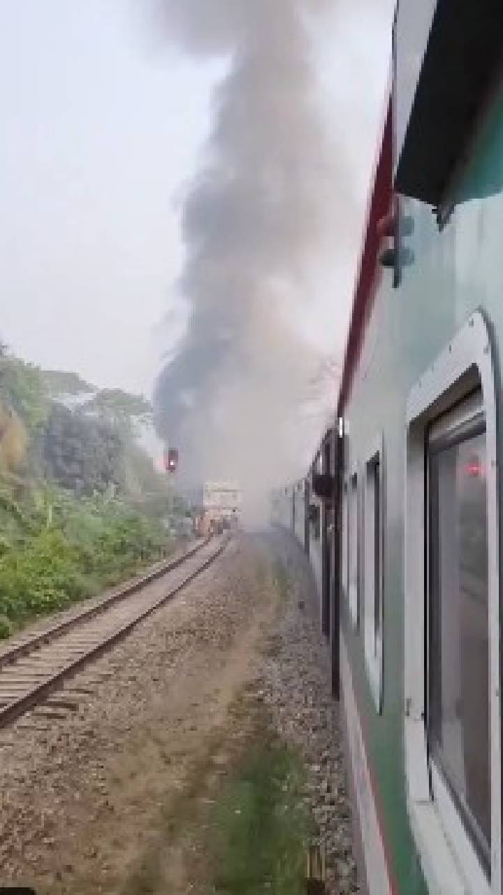 ಧಗಧಗನೆ ಹೊತ್ತಿ ಉರಿದ ರೈಲು