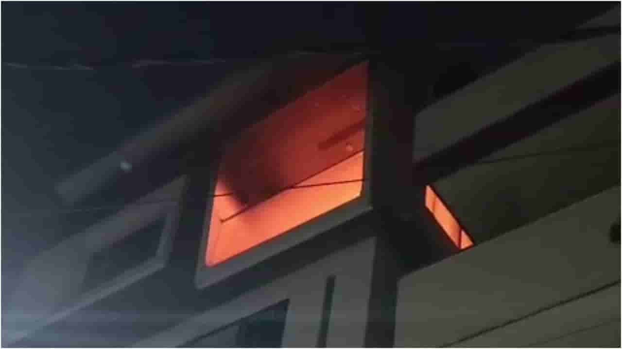 ಬೆಂಗಳೂರಿನ ಗಾಯತ್ರಿ ನಗರದ ಮನೆಯಲ್ಲಿ ಅಗ್ನಿ ಅವಘಡ: ಮಹಿಳೆ ಸಾವು, ಮೂವರ ರಕ್ಷಣೆ