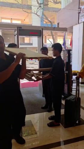 ಬೆಂಗಳೂರು ಹೋಟೆಲ್​ಗಳಲ್ಲಿ ಸೌದೆ ಒಲೆ ಅಡುಗೆ!