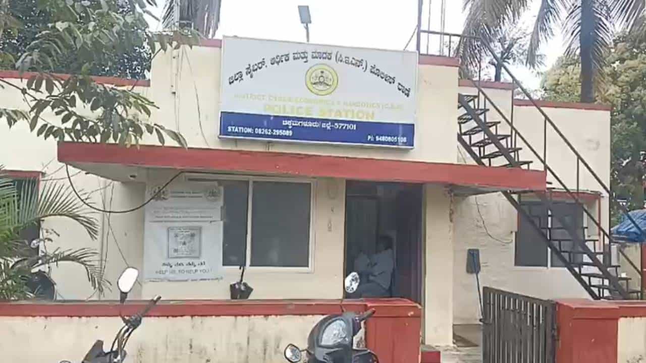 ಫೇಸ್ಬುಕ್ ಜಾಹೀರಾತು ನಂಬಿ 1.28 ಕೋಟಿ ರೂ ಕಳೆದುಕೊಂಡ ಚಿಕ್ಕಮಗಳೂರಿನ ವ್ಯಕ್ತಿ ಫೇಸ್ಬುಕ್ ಜಾಹೀರಾತು ನಂಬಿ 1.28 ಕೋಟಿ ರೂ ಕಳೆದುಕೊಂಡ ಚಿಕ್ಕಮಗಳೂರಿನ ವ್ಯಕ್ತಿ