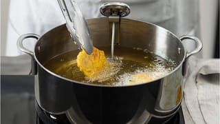 ನಿಂಬೆ ನೀರು ಕುಡಿಯುವುದರಿಂದ ದೇಹ ನಿಜವಾಗಿಯೂ ಡಿಟಾಕ್ಸ್ ಆಗುತ್ತದೆಯೇ? ಇಲ್ಲಿದೆ ಆಯುರ್ವೇದ ತಜ್ಞರ ಅಭಿಪ್ರಾಯ