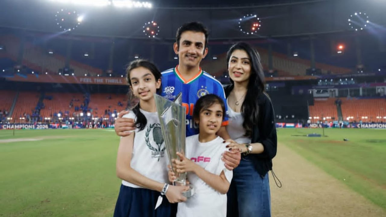 ಟಿ20 ವಿಶ್ವಕಪ್​ಗೂ ಮುನ್ನ 2025 ರ ಚಾಂಪಿಯನ್ಸ್ ಟ್ರೋಫಿಯನ್ನು ಟೀಂ ಇಂಡಿಯಾ ಗೆದ್ದುಕೊಂಡಿತ್ತು. ಅದು ಕೋಚ್ ಆಗಿ ಗಂಭೀರ್ ಅವರ ಮೊದಲ ಐಸಿಸಿ ಪ್ರಶಸ್ತಿಯಾಗಿತ್ತು. ಇದೀಗ 2026 ರ ಟಿ20 ವಿಶ್ವಕಪ್‌ನಲ್ಲಿ ಭಾರತ ತಂಡವನ್ನು ಮುಖ್ಯ ಕೋಚ್ ಆಗಿ ಮುನ್ನಡೆಸುವ ಮೂಲಕ, ಗೌತಮ್ ಗಂಭೀರ್ ಆಟಗಾರ ಮತ್ತು ಕೋಚ್ ಆಗಿ ಎರಡು ಐಸಿಸಿ ಪ್ರಶಸ್ತಿಗಳನ್ನು ಗೆದ್ದ ಮೊದಲ ಕ್ರಿಕೆಟಿಗ ಎಂಬ ಹೆಗ್ಗಳಿಕೆಗೆ ಪಾತ್ರರಾಗಿದ್ದಾರೆ. 