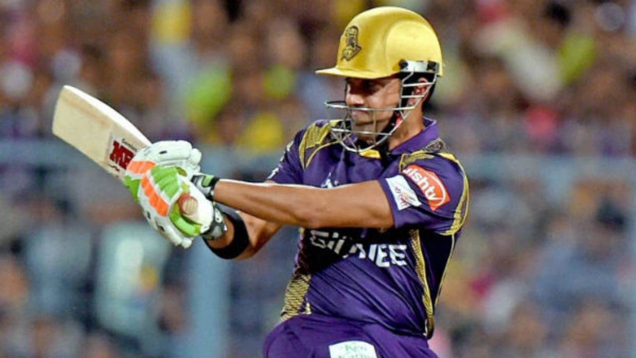 ನಾಲ್ಕನೇ ಸ್ಥಾನದಲ್ಲಿ ಕೋಲ್ಕತ್ತಾ ನೈಟ್ ರೈಡರ್ಸ್ ತಂಡವನ್ನು ಎರಡು ಐಪಿಎಲ್ ಪ್ರಶಸ್ತಿಗಳಿಗೆ ಮುನ್ನಡೆಸಿದ ಗೌತಮ್ ಗಂಭೀರ್ ಇದ್ದಾರೆ. ಗಂಭೀರ್ ನಾಯಕನಾಗಿ 129 ಪಂದ್ಯಗಳಲ್ಲಿ 3518 ರನ್ ಗಳಿಸಿದ್ದಾರೆ ಮತ್ತು 31 ಅರ್ಧಶತಕಗಳನ್ನು ಬಾರಿಸಿದ್ದಾರೆ.