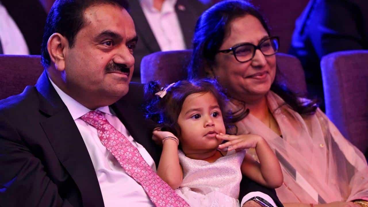 ತಮ್ಮ ಜೀವನದಲ್ಲಿ ಪ್ರಭಾವ ಬೀರಿದ ಮಹಿಳೆಯರನ್ನು ಸ್ಮರಿಸಿದ ಗೌತಮ್ ಅದಾನಿ ತಮ್ಮ ಜೀವನದಲ್ಲಿ ಪ್ರಭಾವ ಬೀರಿದ ಮಹಿಳೆಯರನ್ನು ಸ್ಮರಿಸಿದ ಗೌತಮ್ ಅದಾನಿ