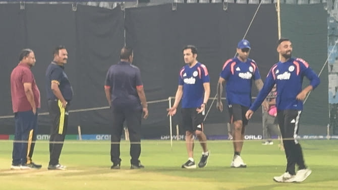 ಕ್ಯುರೇಟರ್ ಜೊತೆ ಪಿಚ್ ಮೇಲೆಯೇ ವಾಗ್ವಾದಕ್ಕಿಳಿದ ಗಂಭೀರ್