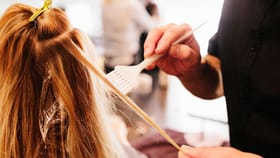 ಕೂದಲಿಗೆ ಹೇರ್ ಡೈ ಬಳಿಸುತ್ತೀರಾ? ಹಾಗಿದ್ರೆ ಈ ವಿಷಯ ತಿಳಿದುಕೊಳ್ಳಿ