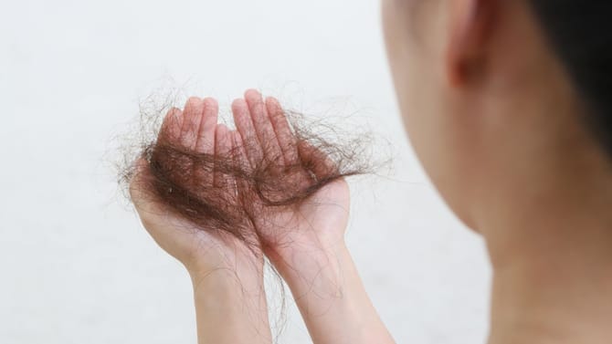 ಮಹಿಳೆಯರಲ್ಲಿ ಅತಿಯಾಗಿ ಕೂದಲು ಉದುರುವುದು ರೋಗದ ಸೂಚನೆಯೇ?