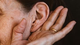 ದಿನನಿತ್ಯ ಮಾಡುವ ಈ ತಪ್ಪುಗಳು ನಿಮಗೆ ಕಿವಿ ಕೇಳಿಸದಂತೆ ಮಾಡಬಹುದು ಎಚ್ಚರ!