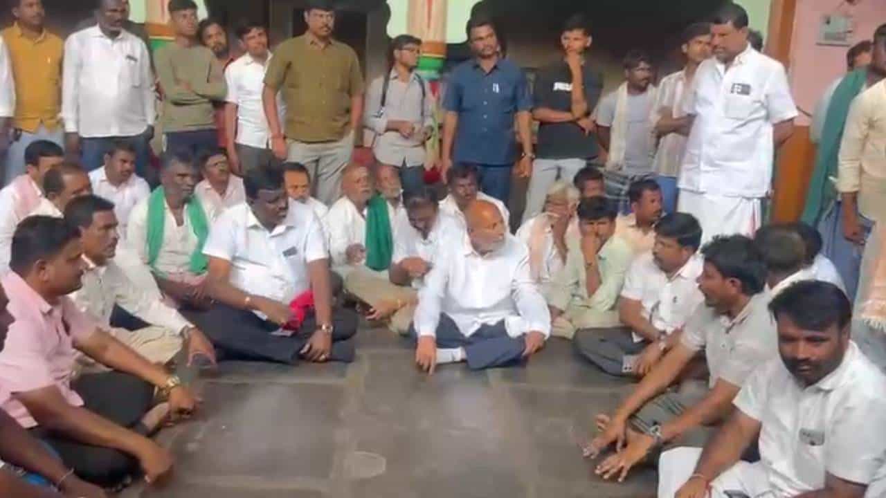 ಕಾರ್ಖಾನೆಗಳು ವಾಯುಮಾಲಿನ್ಯ ಕಡಿಮೆ ಮಾಡಬೇಕು: ಇಲ್ಲಾಂದ್ರೆ ಬಂದ್ ನಿಶ್ಚಿತ; ಶಾಸಕ ಎಚ್ಚರಿಕೆ ಕಾರ್ಖಾನೆಗಳು ವಾಯುಮಾಲಿನ್ಯ ಕಡಿಮೆ ಮಾಡಬೇಕು: ಇಲ್ಲಾಂದ್ರೆ ಬಂದ್ ನಿಶ್ಚಿತ; ಶಾಸಕ ಎಚ್ಚರಿಕೆ