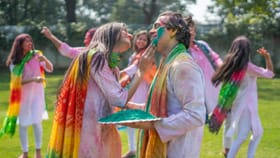 ಹೋಳಿ ಹಬ್ಬದಂದು ಬಿಳಿ ಬಣ್ಣದ ಬಟ್ಟೆಯನ್ನೇ ಧರಿಸುವುದೇಕೆ?