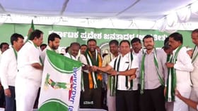 ಮೈತ್ರಿ ಪಕ್ಷದ ವಿರೋಧಿಯನ್ನು ಜೆಡಿಎಸ್​​​ಗೆ ಸೇರಿಸಿಕೊಂಡ ಕುಮಾರಣ್ಣ