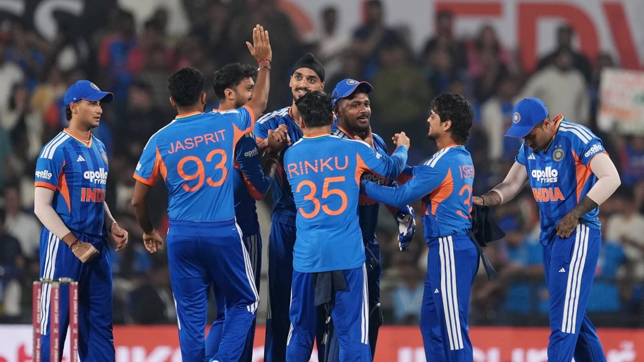 ಕ್ರಿಕ್‌ಬಜ್ ವರದಿಯ ಪ್ರಕಾರ, ಈ ಎರಡೂ ಸರಣಿಗಳಿಗಾಗಿ ಬಿಸಿಸಿಐ 30 ಭಾರತೀಯ ಆಟಗಾರರನ್ನು ಆಯ್ಕೆ ಮಾಡಲಿದ್ದು, ಈ ಪೈಕಿ 15 ಮಂದಿ ಏಷ್ಯನ್ ಕ್ರೀಡಾಕೂಟದಲ್ಲಿ ಕಣಕ್ಕಿಳಿದರೆ, ಉಳಿದ 15 ಮಂದಿ ವೆಸ್ಟ್ ಇಂಡೀಸ್ ವಿರುದ್ಧ ಏಕದಿನ ಸರಣಿಯನ್ನು ಆಡುತ್ತಾರೆ. ಟೀಂ ಇಂಡಿಯಾ ಈ ಹಿಂದೆ ಎರಡು ಸರಣಿಗಳನ್ನು ಏಕಕಾಲದಲ್ಲಿ ಆಡಿದೆ ಎಂಬುದು ಗಮನಿಸಬೇಕಾದ ಸಂಗತಿ.