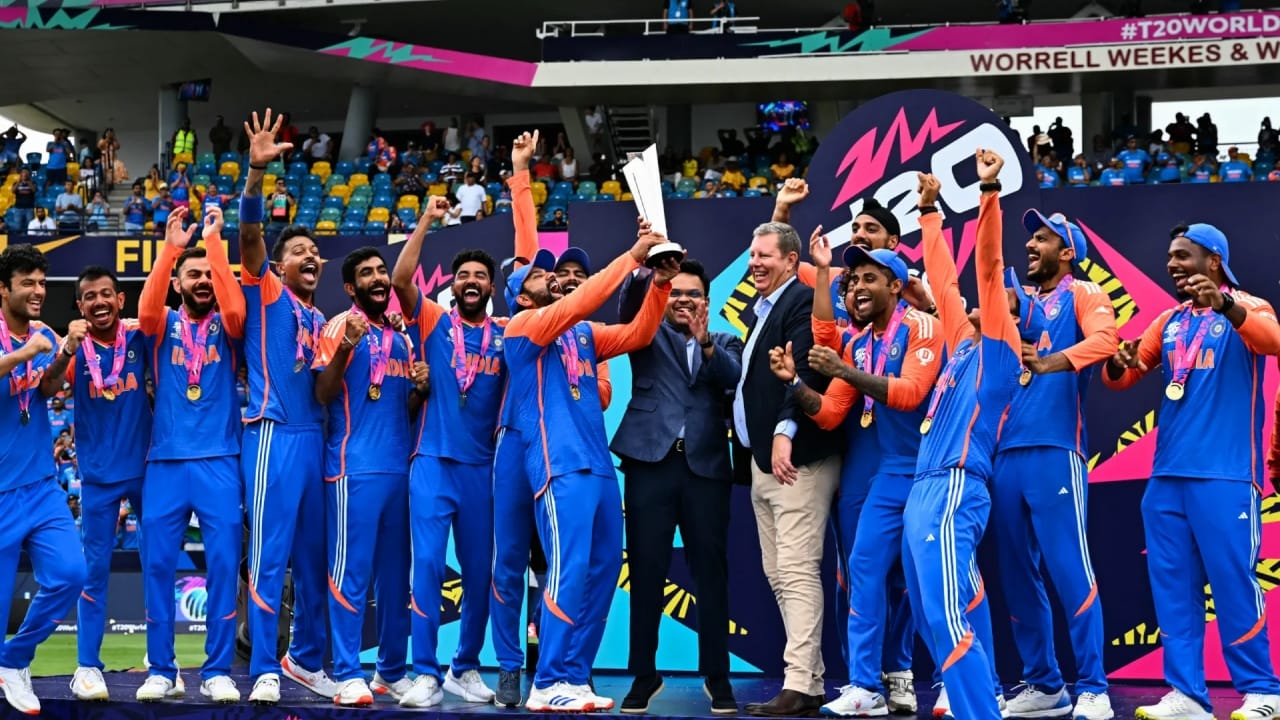 2024 ರ ಟಿ20 ವಿಶ್ವಕಪ್‌ನಲ್ಲಿ ರೋಹಿತ್ ಶರ್ಮಾ ಅವರ ನಾಯಕತ್ವದಲ್ಲಿ ಟೀಂ ಇಂಡಿಯಾ, ದಕ್ಷಿಣ ಆಫ್ರಿಕಾವನ್ನು ಸೋಲಿಸಿ ಎರಡನೇ ಬಾರಿಗೆ ಟಿ20 ವಿಶ್ವಕಪ್ ಗೆದ್ದಿತು. 2007 ರ ನಂತರ ಇದು ಟೀಂ ಇಂಡಿಯಾದ ಮೊದಲ ಟಿ20 ವಿಶ್ವಕಪ್ ಗೆಲುವಾಗಿತ್ತು. ಹೀಗಾಗಿ ಈ ಸ್ಮರಣೀಯ ಗೆಲುವನ್ನು ಇನ್ನಷ್ಟು ವಿಶೇಷವಾಗಿಸಿದ ಬಿಸಿಸಿಐ ದೊಡ್ಡ ಮೊತ್ತದ ಬಹುಮಾನ ನೀಡಿತ್ತು. 