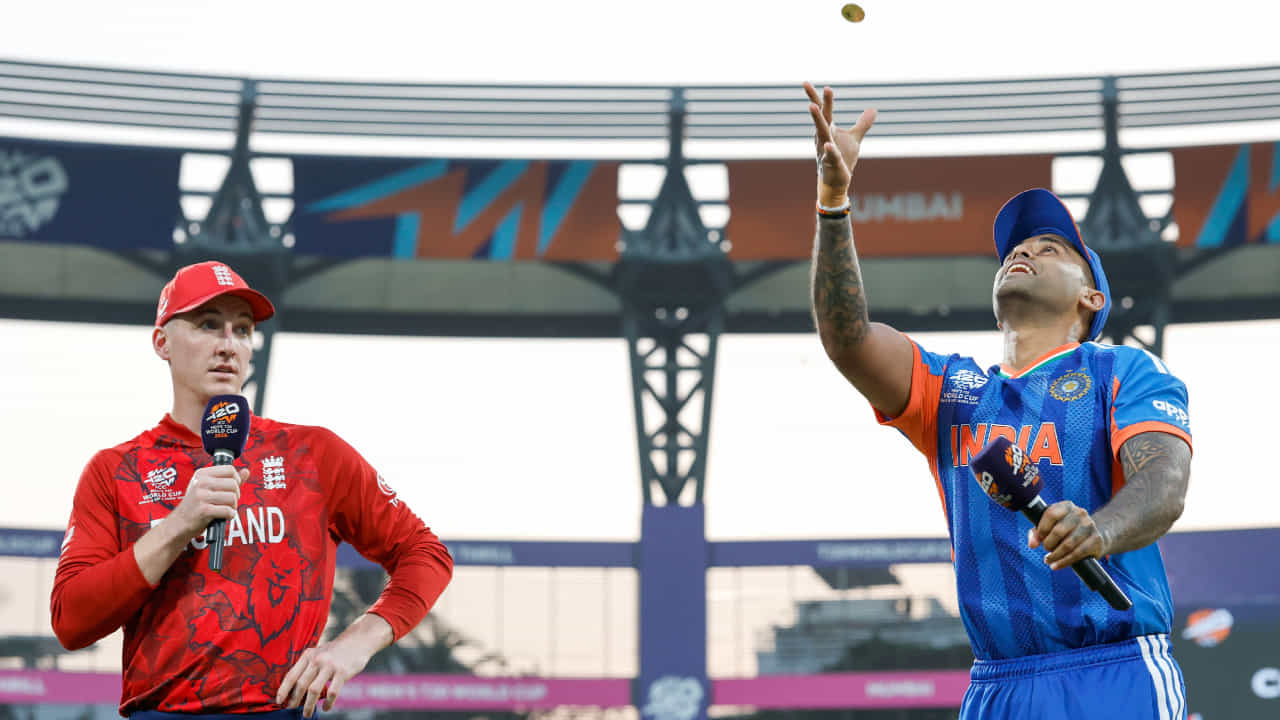 IND vs ENG: ಟಾಸ್ ಗೆದ್ದ ಇಂಗ್ಲೆಂಡ್; ಸೆಮೀಸ್ ಕಾಳಗಕ್ಕೆ ಬಲಿಷ್ಠ ತಂಡವನ್ನು ಕಣಕ್ಕಿಳಿಸಿದ ಭಾರತ IND vs ENG: ಟಾಸ್ ಗೆದ್ದ ಇಂಗ್ಲೆಂಡ್; ಸೆಮೀಸ್ ಕಾಳಗಕ್ಕೆ ಬಲಿಷ್ಠ ತಂಡವನ್ನು ಕಣಕ್ಕಿಳಿಸಿದ ಭಾರತ