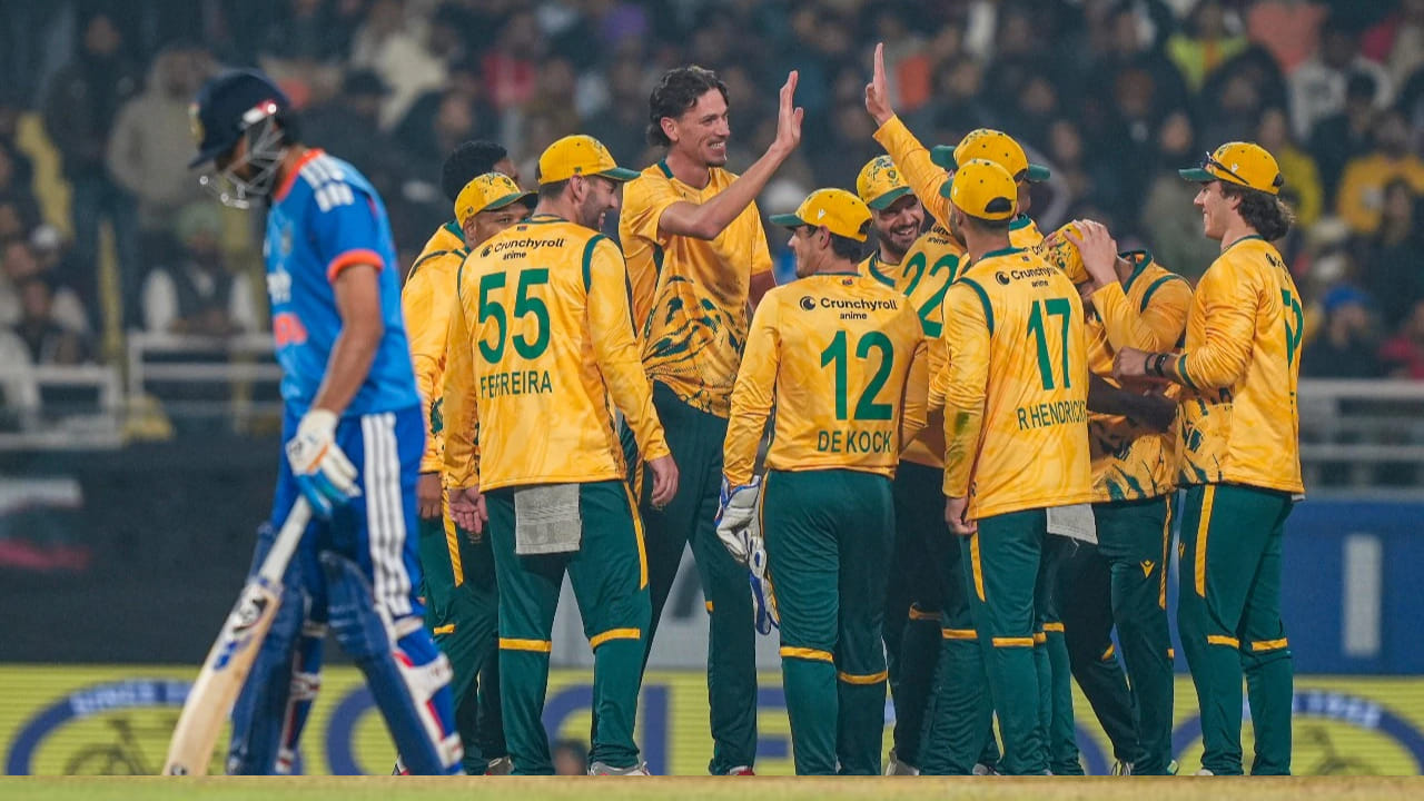 ಮತ್ತೊಂದು ಕಾಕತಾಳೀಯವೆಂದರೆ 2011 ರ ಏಕದಿನ ವಿಶ್ವಕಪ್ ಗೆಲ್ಲುವುದಕ್ಕೂ ಮೊದಲು ಟೀಂ ಇಂಡಿಯಾ, ದಕ್ಷಿಣ ಆಫ್ರಿಕಾ ವಿರುದ್ಧ ಸೋತಿತ್ತು. ಅದರಂತೆ 2026 ರ ಟಿ20 ವಿಶ್ವಕಪ್‌ನಲ್ಲೂ ಟೀಂ ಇಂಡಿಯಾದ ಏಕೈಕ ಸೋಲು ಅದೇ ದಕ್ಷಿಣ ಆಫ್ರಿಕಾ ವಿರುದ್ಧವಾಗಿದೆ. ಹೀಗಾಗಿ ಭಾರತ 2026 ರ ಟಿ20 ವಿಶ್ವಕಪ್ ಫೈನಲ್ ಗೆಲ್ಲುವ ಸಾಧ್ಯತೆಗಳು ಹೆಚ್ಚಿವೆ.